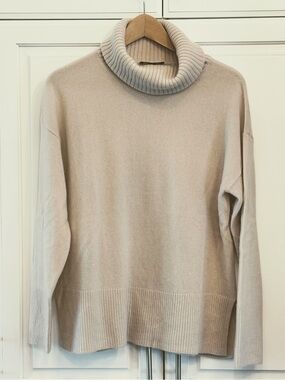 Saks Fifth Avenue 100% Cashmere sweater - size Medium - brand new